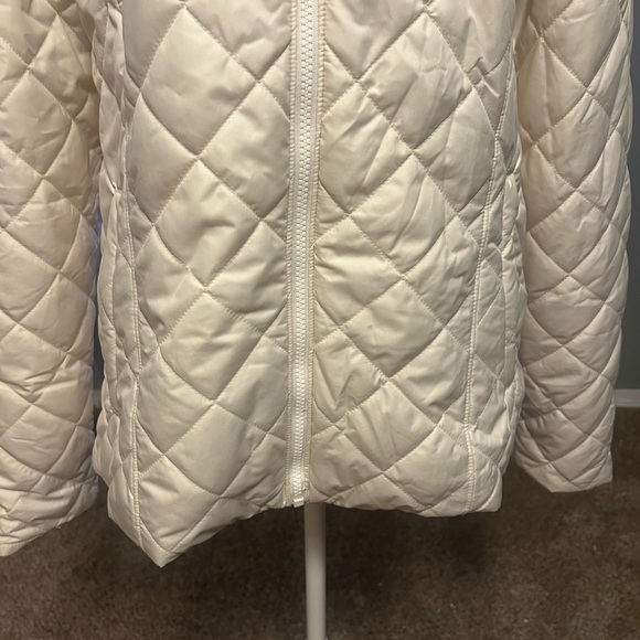 Columbia Women's Off-White Quilted Puffer Jacket - Picture 3 of 11